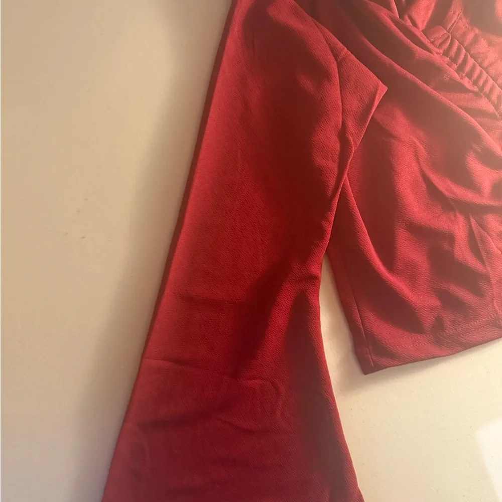 Chic Red V-Neck Ruched Blouse - Picture 3 of 5
